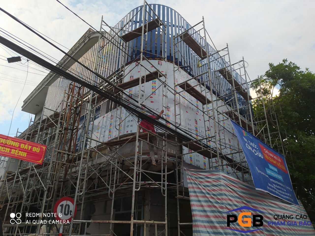 Kỹ thuật ốp Alu uốn bo cong góc tòa nhà tại Nha Trang